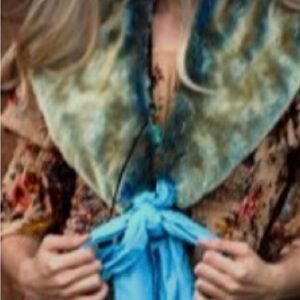 Elegant Blue and Green Women's Scarf